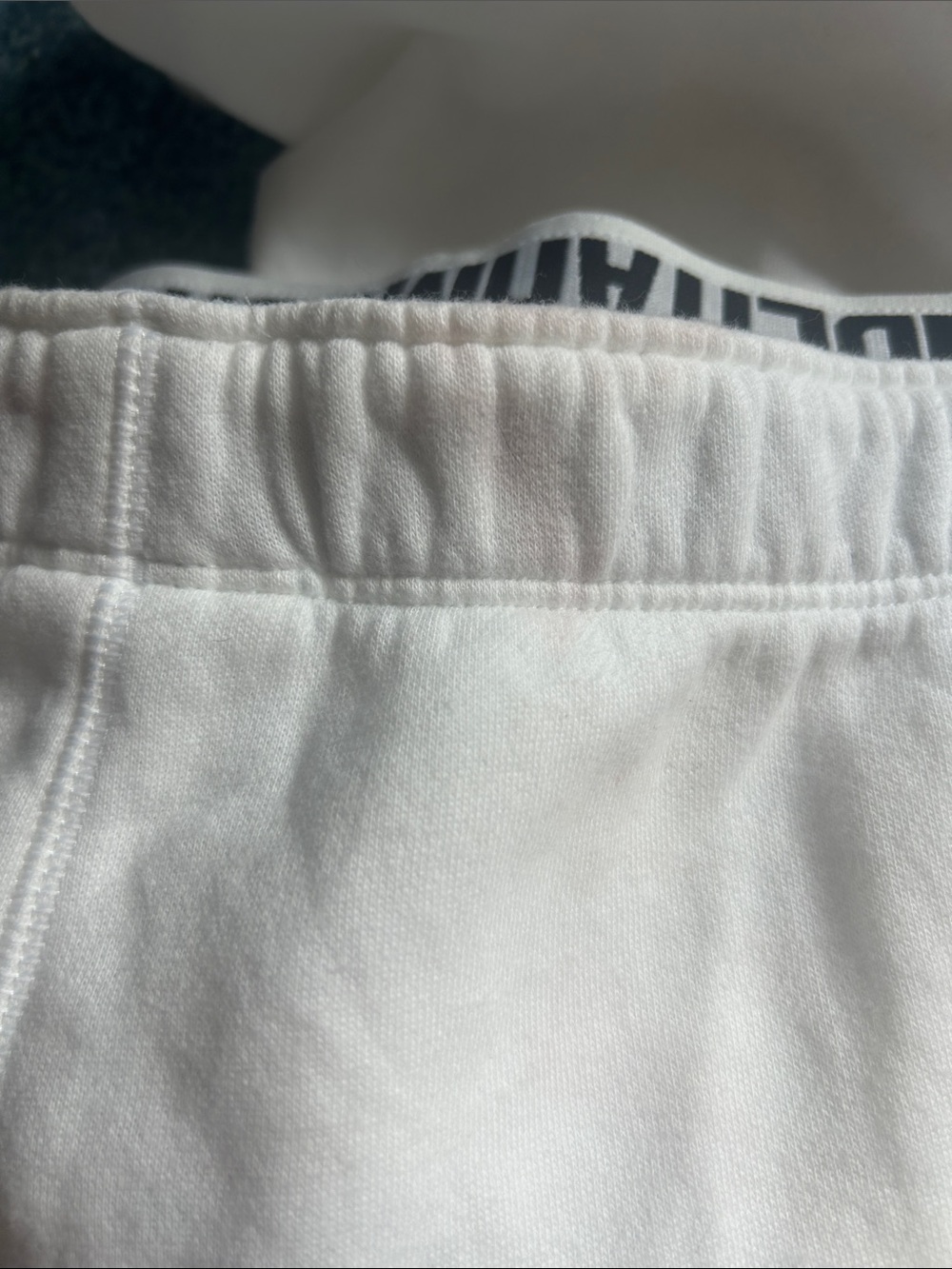 Women’s Under Armour Capris Sweats - Picture 9 of 9